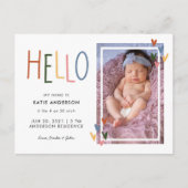Farbenfrohe Typografie Hallo Geburtsankündigung Einladungspostkarte (Vorderseite)
