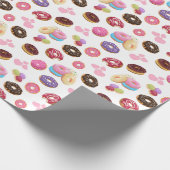 Farbenfrohe und geschmackvolle Donuts und Herz Geschenkpapier (Ecke)