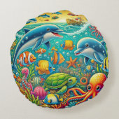 Farbenfrohe Unterwasserszene mit marinem Leben Rundes Kissen (Rückseite)