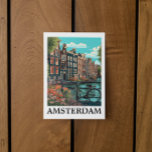 Farbenfrohe Vintage Amsterdam Niederlande Canal Vi Postkarte<br><div class="desc">Atemberaubende Amsterdam Niederlande Postkarte mit den berühmten Kanälen der niederländischen Hauptstadt Amsterdam,  Holland. Dieses Produkt ist eine tolle Reise-Andenken und Geschenkidee für jeden Touristen und Besucher des europäischen Reiseziels. Machen Sie es sich selbst und kaufen Sie jetzt.</div>