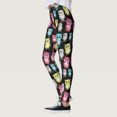 Farbenfrohe Vögel Schwarzes Hintergrundmuster Leggings (Links)