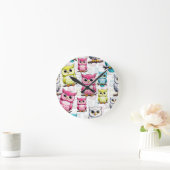 Farbenfrohe Vögel Weißes Hintergrundmuster Runde Wanduhr (Zuhause)