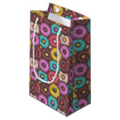 Farbenfrohe WasserfarbenDonuts mit Sprinklermuster Kleine Geschenktüte (Vorderseite Schrägansicht)