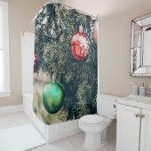 Farbenfrohe Weihnachtsbaumdekoration auf einem Bau Duschvorhang (Beispiel)