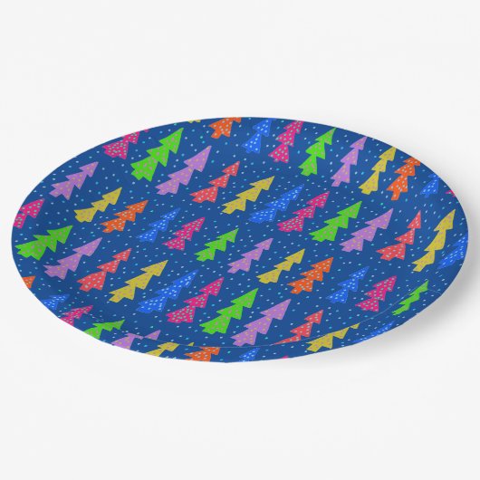 Farbenfrohe Weihnachtsbäume auf blau Pappteller (Schrägansicht)