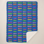 Farbenfrohe Weihnachtsbäume auf blau Sherpadecke (Vorderseite)