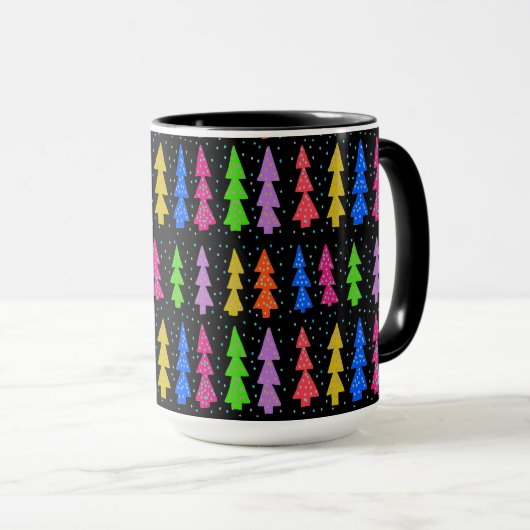 Farbenfrohe Weihnachtsbäume auf schwarz Tasse (VorderseiteRechts)