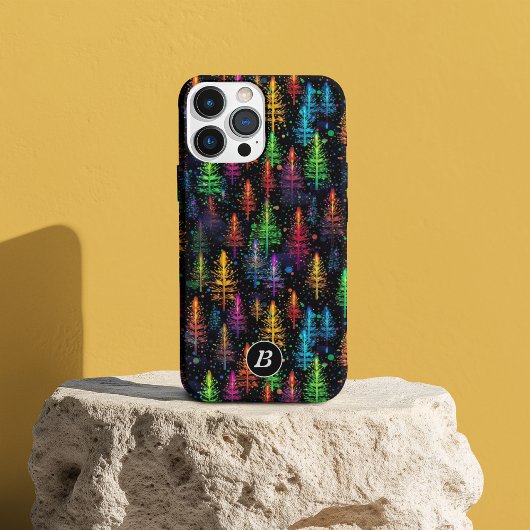 Farbenfrohe Weihnachtsbaumglühen im Dunkelwald Case-Mate iPhone Hülle