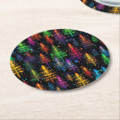 Farbenfrohe Weihnachtsbaumglühen im Dunkelwald Runder Pappuntersetzer (Angewinkelt)