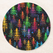 Farbenfrohe Weihnachtsbaumglühen im Dunkelwald Runder Pappuntersetzer (Vorderseite)
