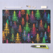 Farbenfrohe Weihnachtsbaumglühen im Dunkelwald Seidenpapier (Handwerk)