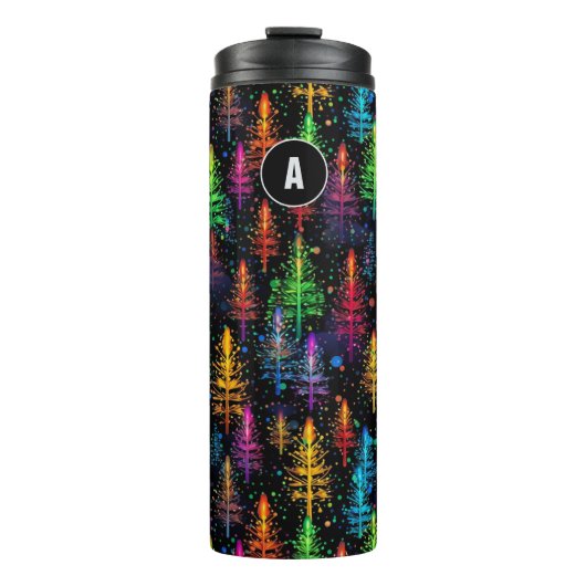 Farbenfrohe Weihnachtsbaumglühen im Dunkelwald Thermosbecher (Vorderseite)