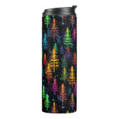 Farbenfrohe Weihnachtsbaumglühen im Dunkelwald Thermosbecher (Nach links gedreht)