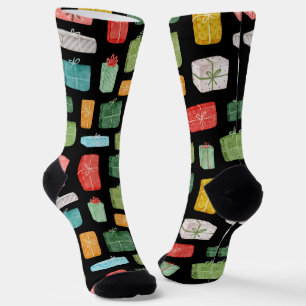 Farbenfrohe Weihnachtsgeschenke Muster auf schwarz Socken