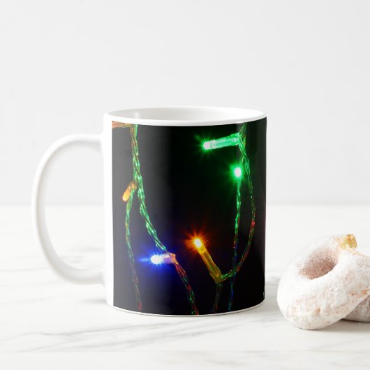 Farbenfrohe Weihnachtslichter Kaffeetasse (Mit Donut)