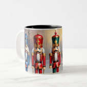 Farbenfrohe Weihnachtsmänner Zweifarbige Tasse (Vorderseite Links)