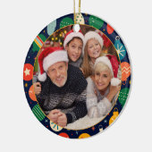 Farbenfrohe Weihnachtsmuster Ein Foto Keramik Ornament (Links)