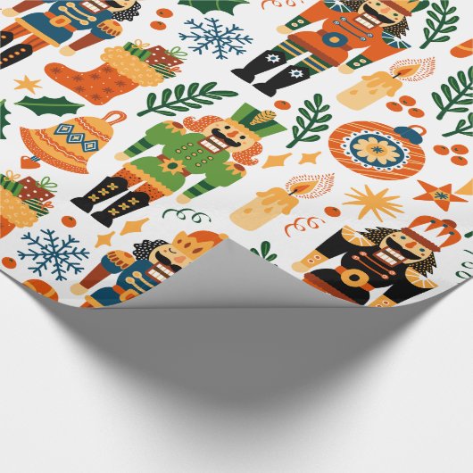 Farbenfrohe Weihnachtsmuster mit Nutcrackern Geschenkpapier (Ecke)