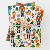 Farbenfrohe Weihnachtsmuster mit Nutcrackern Geschenkpapier Set (Beispiel)