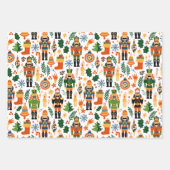 Farbenfrohe Weihnachtsmuster mit Nutcrackern Geschenkpapier Set (Vorderseite)