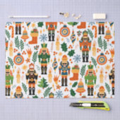 Farbenfrohe Weihnachtsmuster mit Nutcrackern Seidenpapier (Handwerk)