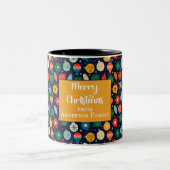 Farbenfrohe Weihnachtsschmuck Muster Frohe Weihnac Zweifarbige Tasse (Mittel)