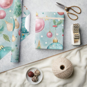 Farbenfrohe Weihnachtsschmuck und Bäume Geschenkpapier