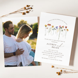 Farbenfrohe Wildblume auf dem Weg Paare Foto Einladung