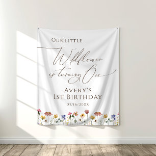 Farbenfrohe Wildblume, die einen Geburtstag ins Wa Wandteppich