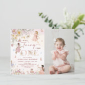Farbenfrohe Wildblume Fairy 1. Geburtstag Foto Einladung (Stehend Vorderseite)