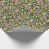 Farbenfrohe Wildblume Wiese, lebendiges Muster. Geschenkpapier (Ecke)