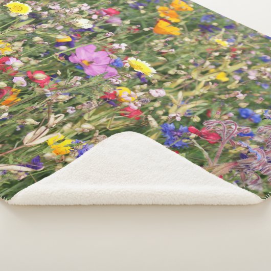 Farbenfrohe Wildblume Wiese, lebendiges Muster. Sherpadecke (3/4)