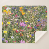 Farbenfrohe Wildblume Wiese, lebendiges Muster. Sherpadecke (Vorderseite (Horizontal))