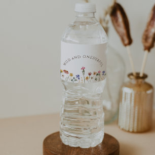 Farbenfrohe Wildblume Wild und ein kräftiger Gebur Wasserflaschenetikett