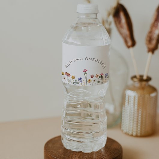 Farbenfrohe Wildblume Wild und ein kräftiger Gebur Wasserflaschenetikett