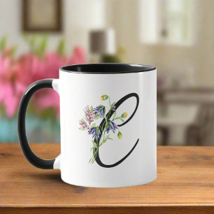 Farbenfrohe Wildblumen und Hübsche "C" Tasse
