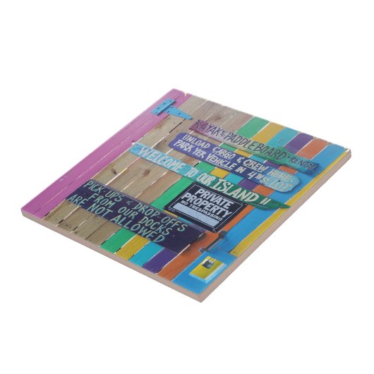 Farbenfrohe Willkommensinsel Zeichen Karibik Fliese (Seite)