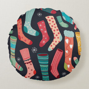 Farbenfrohe Wintersocken, nahtloses Muster. Rundes Kissen