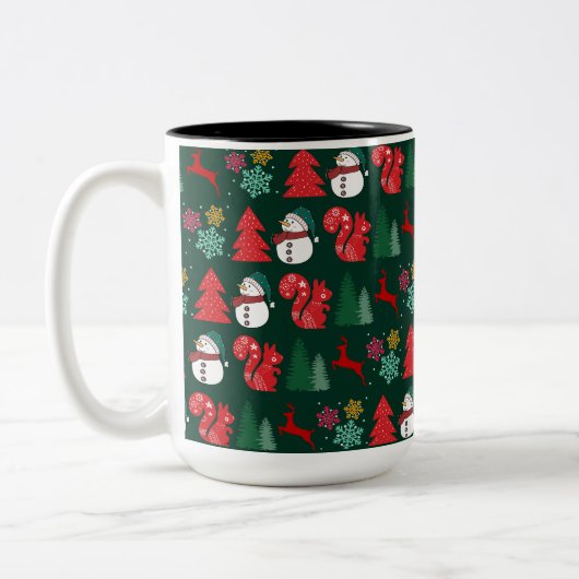 Farbenfrohe Xmas Vibes Pattern Zweifarbige Tasse (Links)