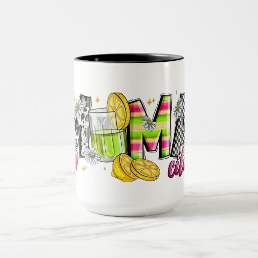 Farbenfrohe zitronenfarbene MAMA-Buchstaben Tasse (Zentrum)