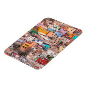 Farbenfrohe Zuhause auf dem Hügel Magnet (Linke Seite)