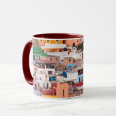 Farbenfrohe Zuhause auf dem Hügel Tasse (Vorderseite Links)