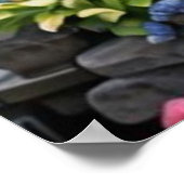 Farbenfroher Blumengarten mit Wasserfällen Poster (Ecke)
