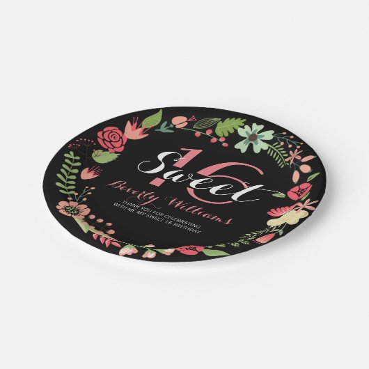 Farbenfroher Blumenstrauß auf Schwarz Süß 16 Pappteller (Schrägansicht)