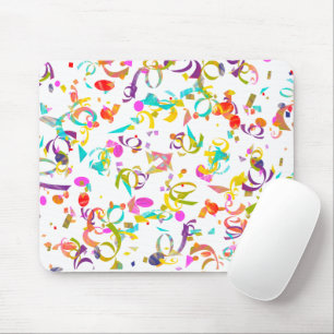Farbenfroher Confetti Toto über einem weißen Hinte Mousepad