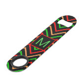 Farbenfroher cooler Chevron auf schwarzem Monogram Speed Flaschenöffner (Vorderseite Schrägansicht)