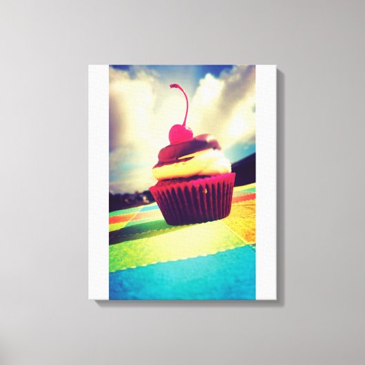 Farbenfroher Cupcake mit Cherry oben Leinwanddruck (Vorderseite)