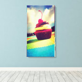 Farbenfroher Cupcake mit Cherry oben Leinwanddruck (Insitu (Holzboden))