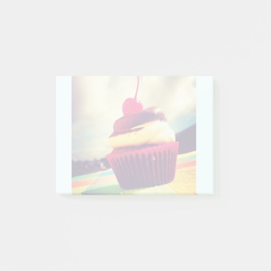 Farbenfroher Cupcake mit Cherry oben Post-it Klebezettel (Vorderseite)