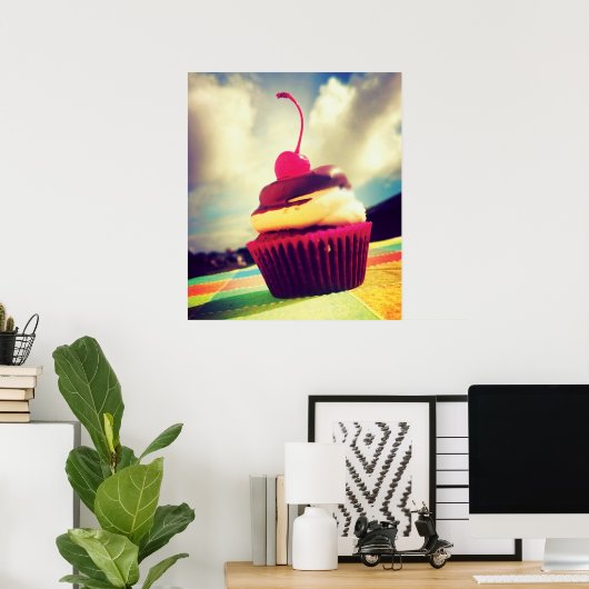 Farbenfroher Cupcake mit Cherry oben Poster (Heimbüro)